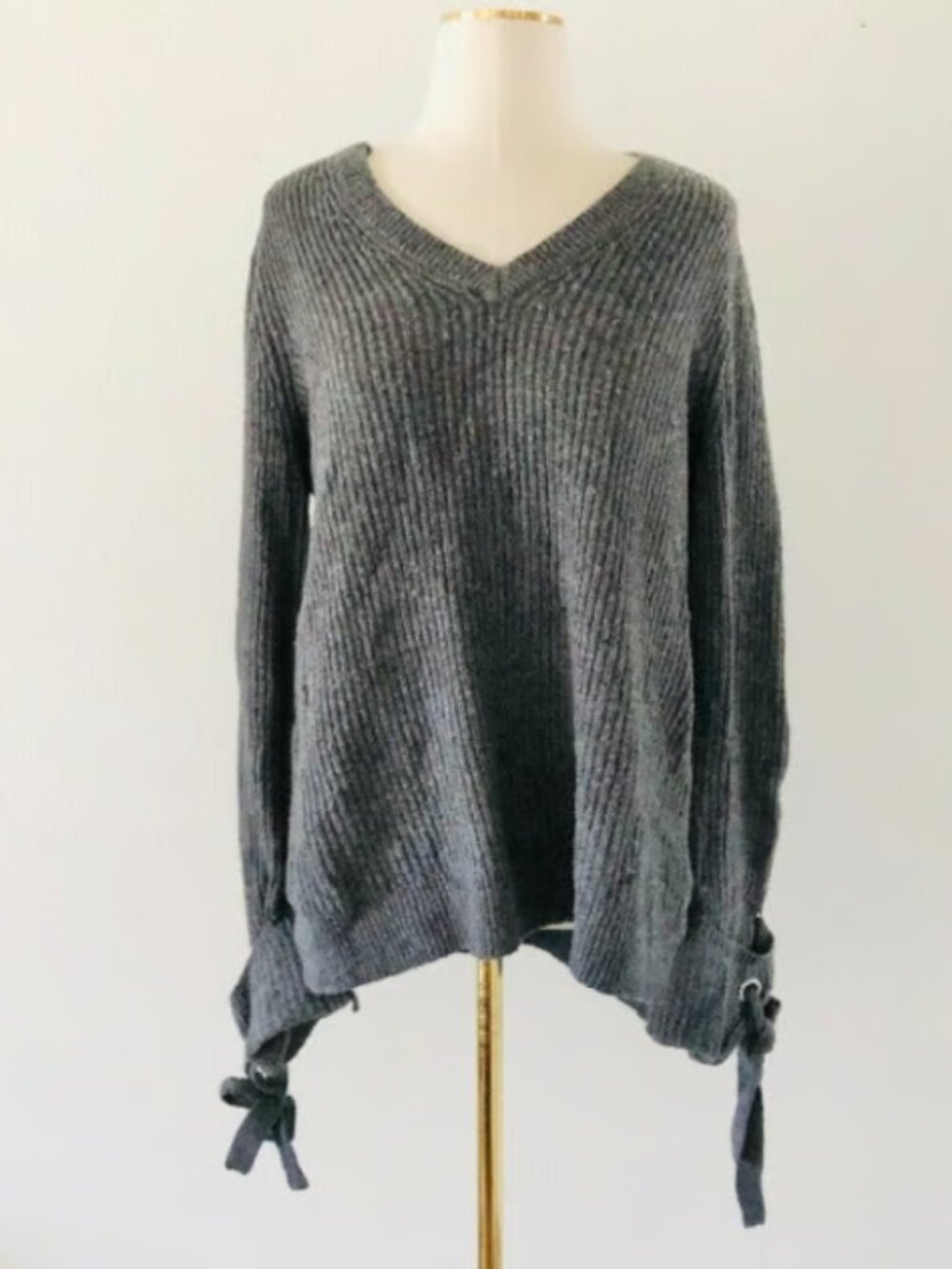 MICHAEL KORS Women's Size Medium Gray V-Neck Lace-Up Tie Sleeve Sweater M Wool